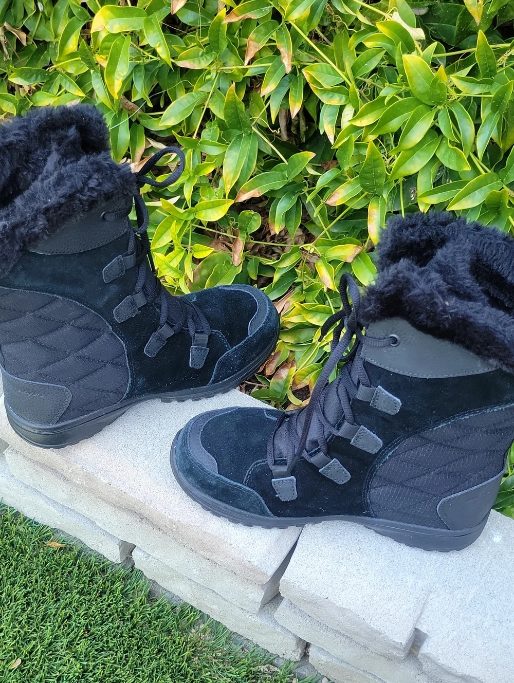 Columbia Ice Maiden II Black Faux-Fur Lined Winter Lace-Up Quilted Boots 7